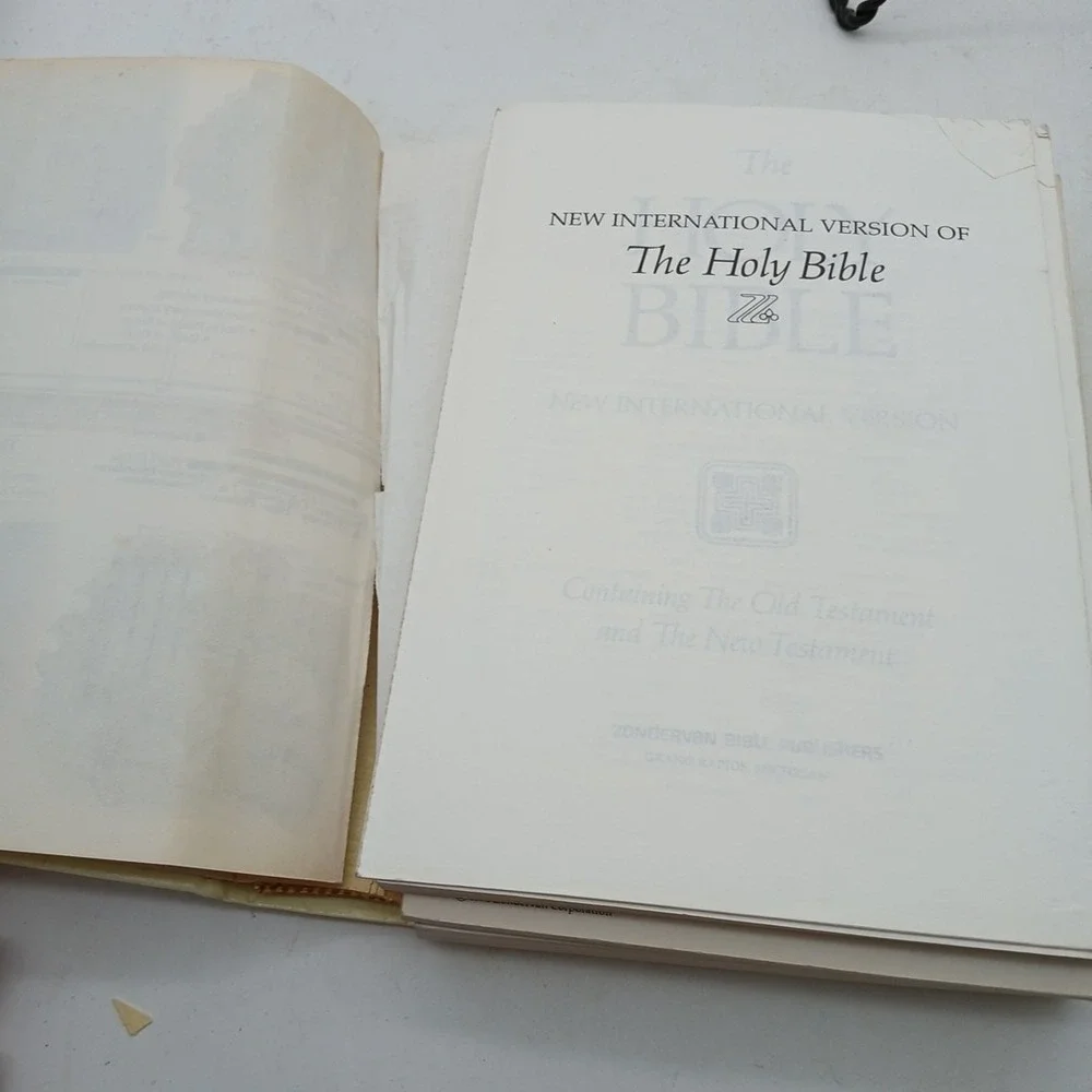 Childrens Holy Bible Vintage NIV‎ Edition 1978 Zondervan Christian Book Lot of 2
